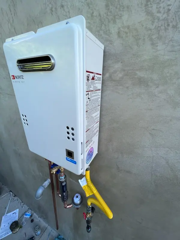 Tankless water heater installation for Bradevelt homes